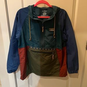 LL Bean Women’s M petite windbreaker